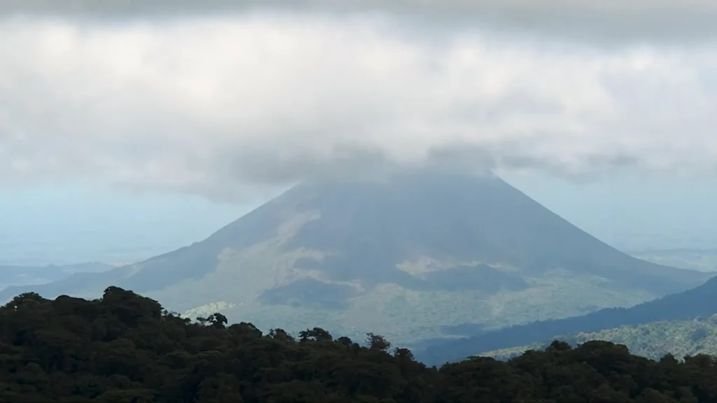 Exploring The Wonders of Costa Rica: From Jungles to Turtles 1 INCREDIBLE CLOUD FORESTS OF COSTA RICA Exploring Monteverdes Cloud Forest Reserves 10 30 screenshot 1