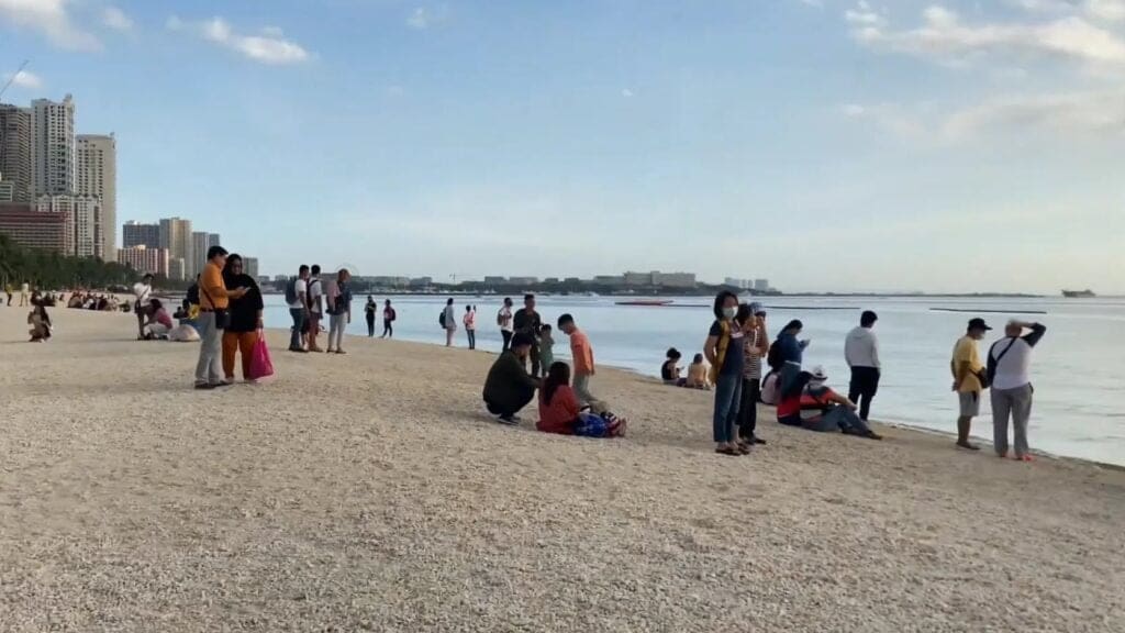 Best Beaches Near Manila Philippines For A Quick Beach Day 1 Manila Baywalk Dolomite Beach