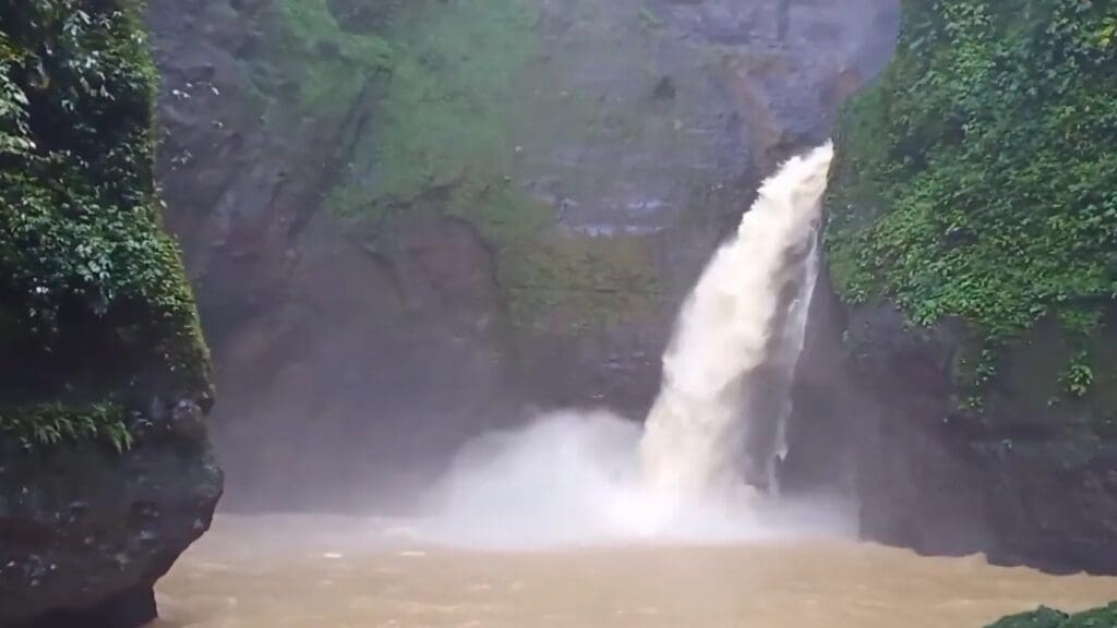 50 Of The Best And Most Famous Landmarks In The Philippines 5 Pagsanjan Falls, Laguna - A famous waterfall and a popular tourist attraction