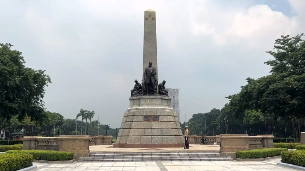 50 Of The Best And Most Famous Landmarks In The Philippines 7 Rizal Park, Manila - Historical park dedicated to the national hero Jose Rizal