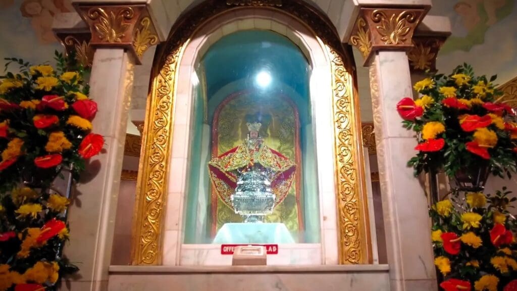 50 Of The Best And Most Famous Landmarks In The Philippines 22 Santo Niño Basilica, Cebu City - A basilica that houses the statue of the Santo Niño